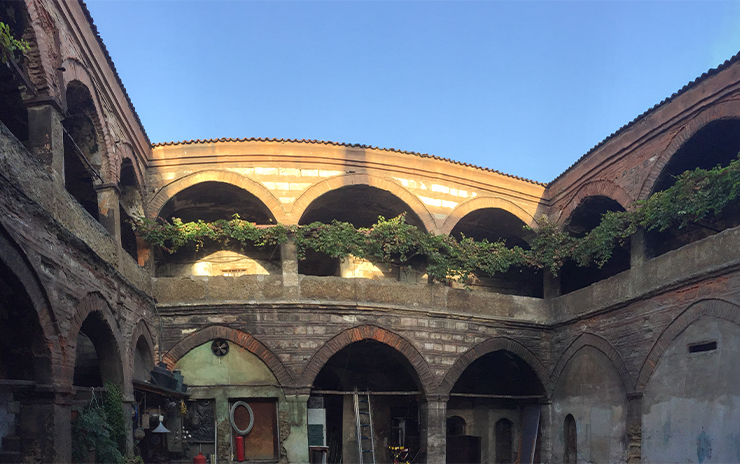 İstanbul: İstanbul'un Tarihi Hanları ve Hamamları