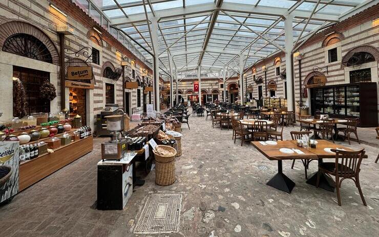 İstanbul: İstanbul'un Tarihi Hanları ve Hamamları