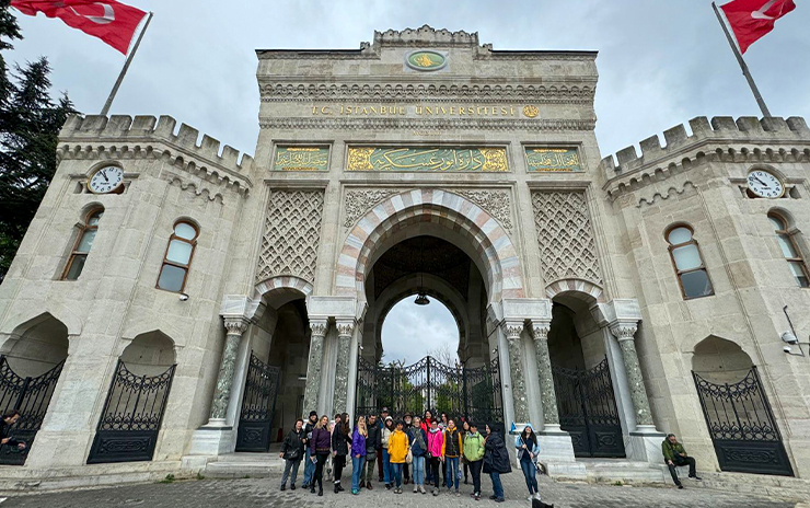 İstanbul: Beyazıt Meydanı, Kapalı Çarşı ve Çatıları